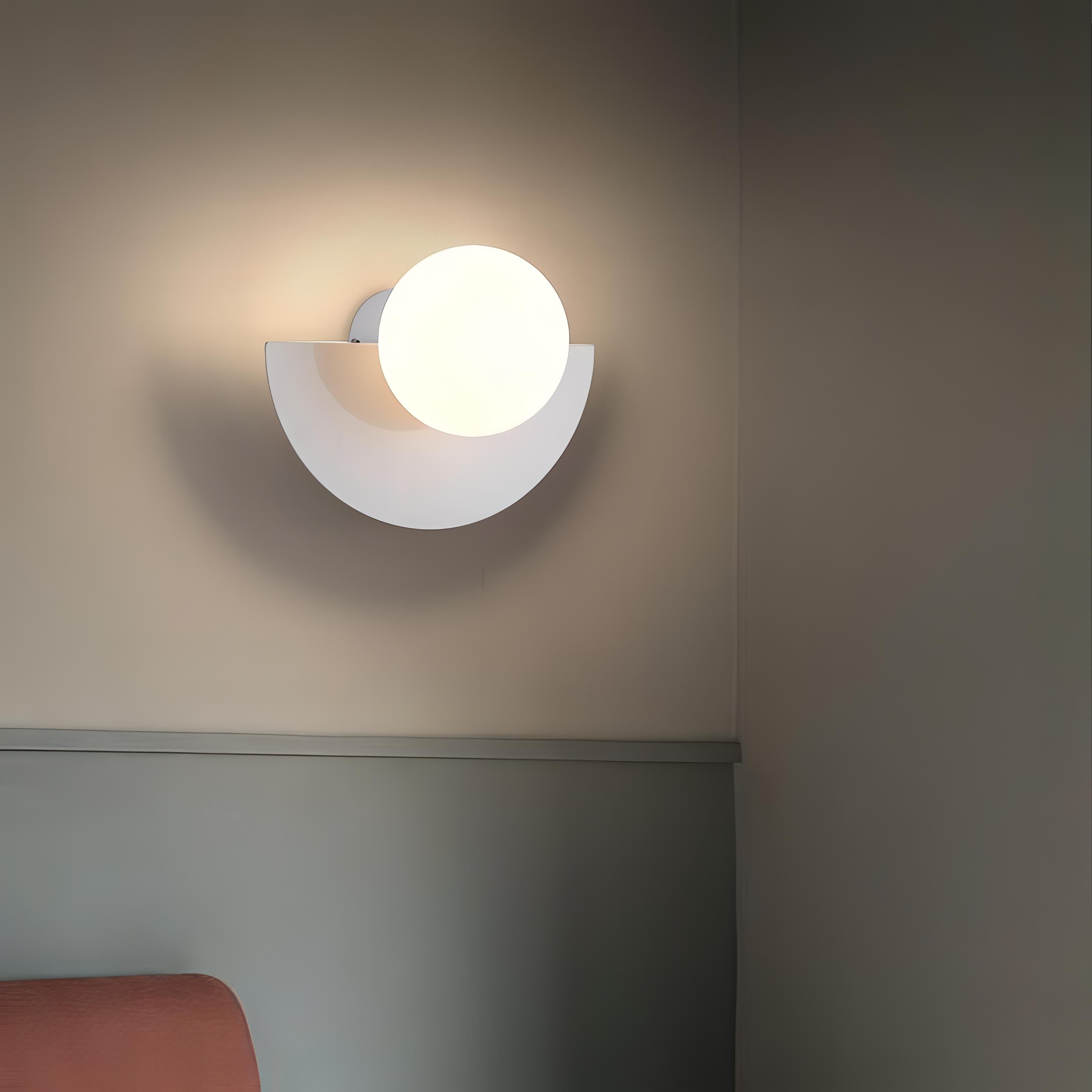 Wandleuchte Nordic Design mit LED-Kugel -    Zorenza