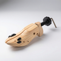 Schuhspanner aus Holz mit Ballenschutz Zorenza