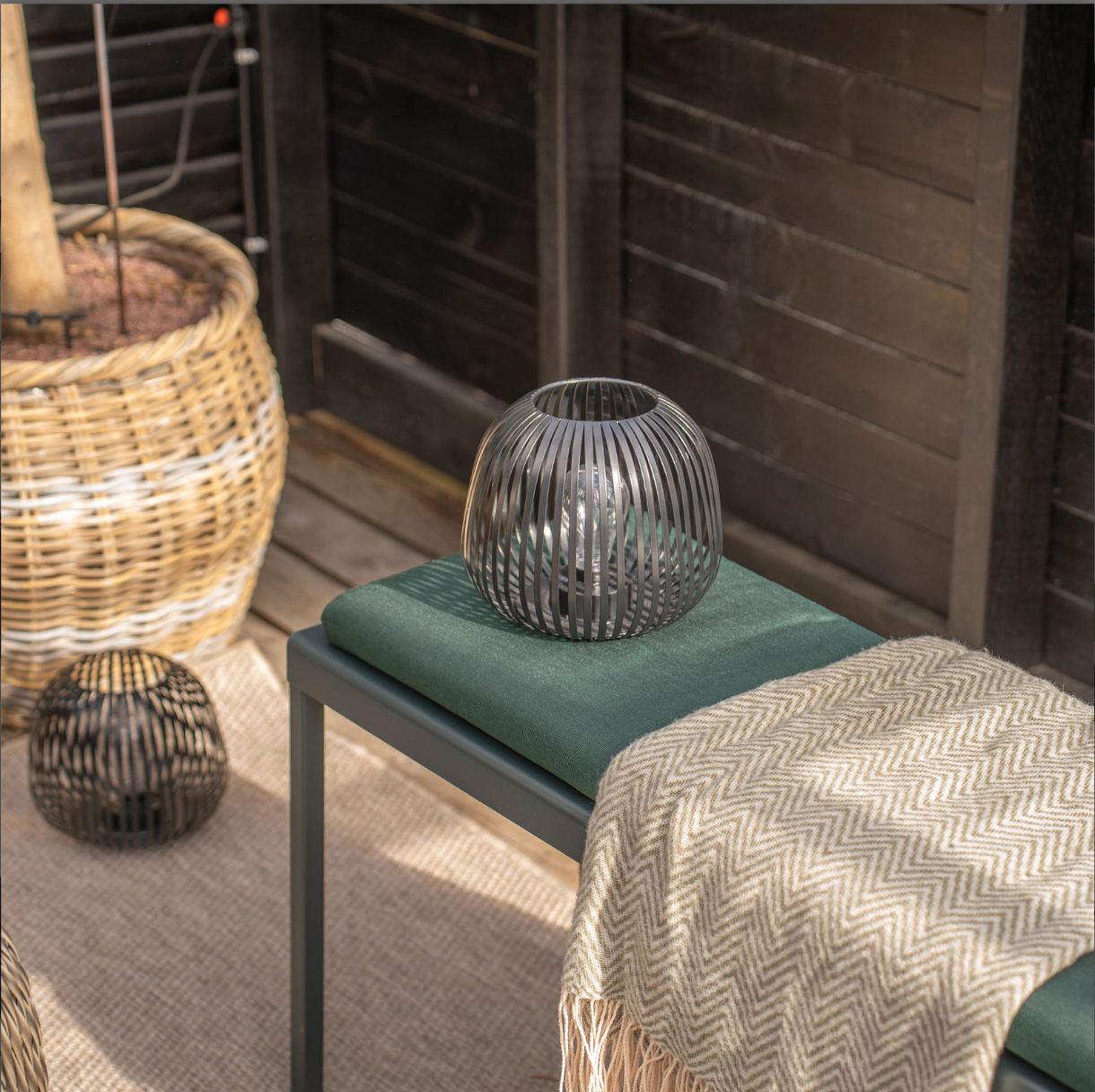Solarlaterne Metall 20 cm – Automatisches warmweißes Licht -    Zorenza