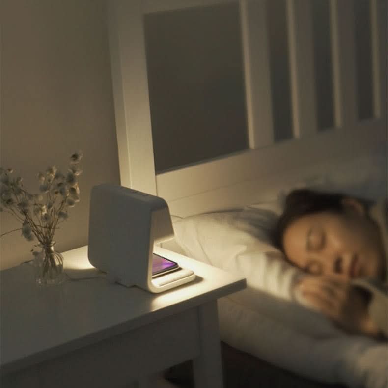 Nachttischlampe mit kabelloser Ladestation und Wecker Zorenza