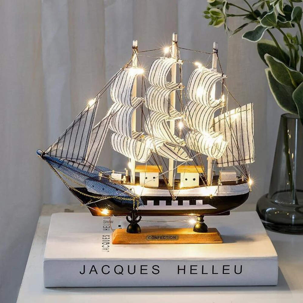Segelschiff-Skulptur mit LED-Beleuchtung -    Zorenza