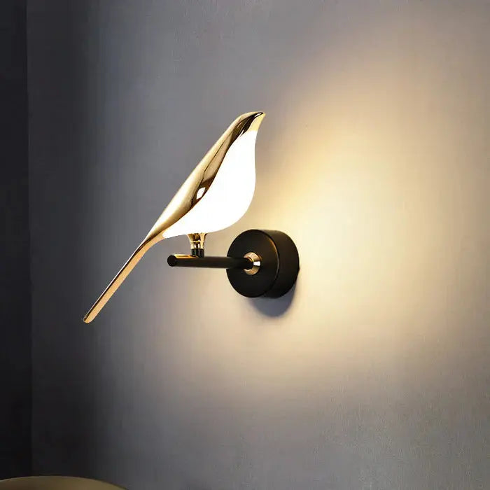 Vogel-Tischleuchte mit goldenem Skulpturendesign Zorenza