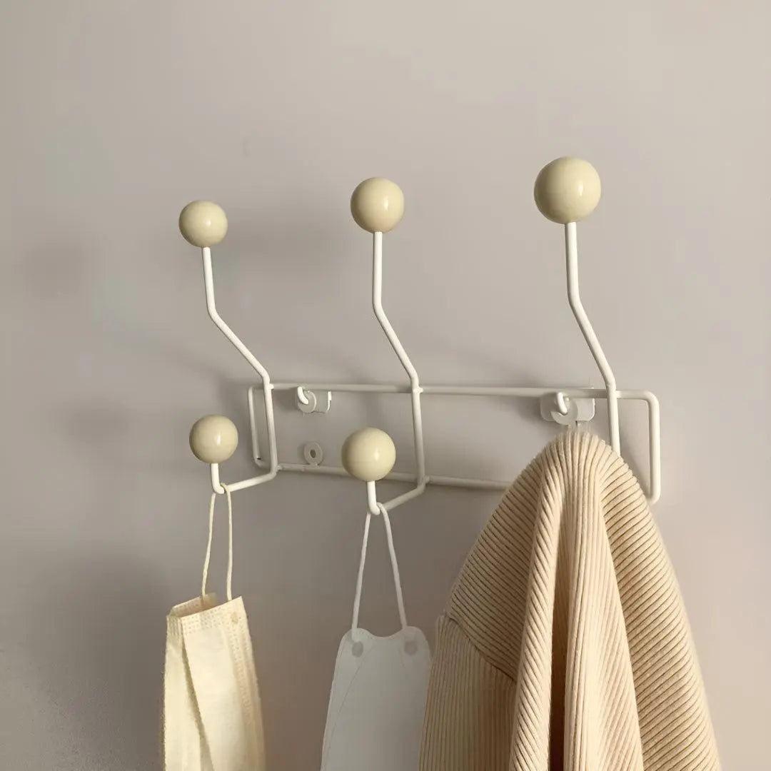 Wandgarderobe Mid-Century – Stilvolle Ordnung für den Eingangsbereich Zorenza