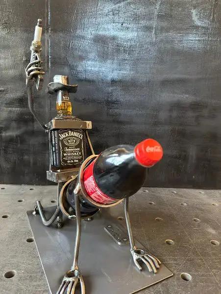 Whiskey-Flaschenhalter aus Stahl im Zündkerzenstil Zorenza