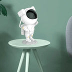 Astronaut Galaxie Projektor mit 6 Farben und Fernbedienung -    Zorenza