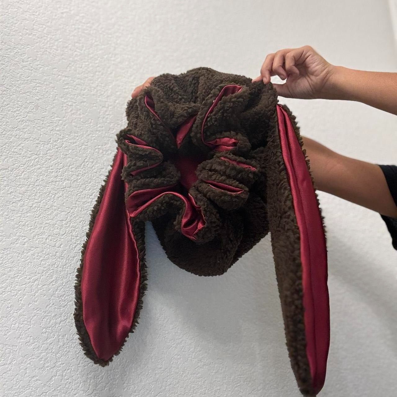 Plüsch-Hasen-Haube – Satin-gefütterter Haarschutz-Hut - Zorenza