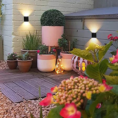 LED Solarwandleuchte Warmweiß IP65 – Kabellos für Garten und Terrasse -    Zorenza