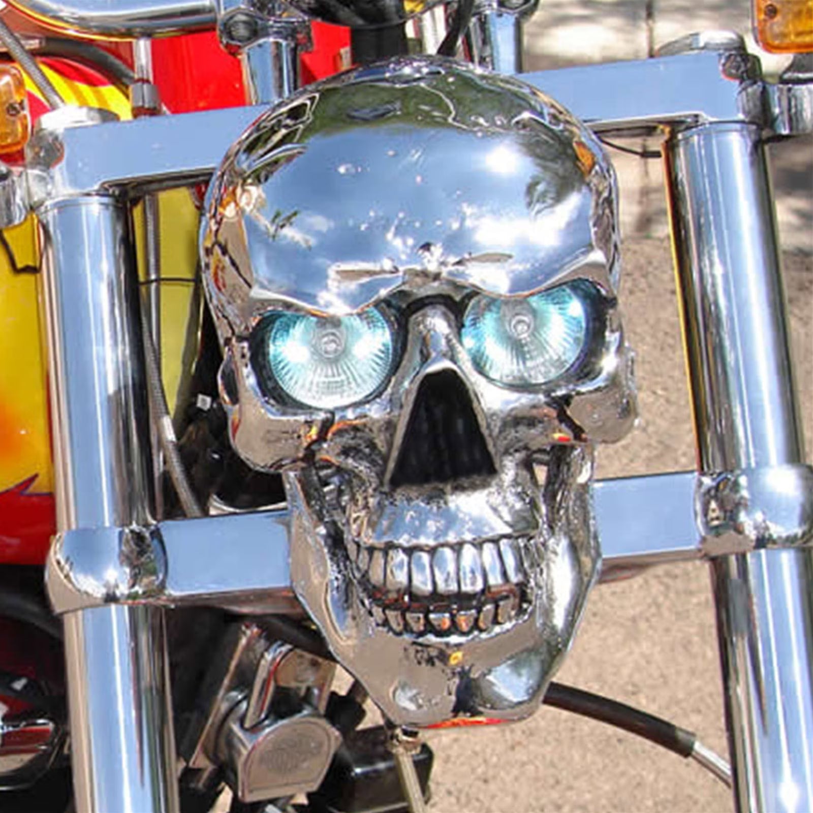 LED Totenkopf-Scheinwerfer fürs Motorrad – Leuchtende Augen, Chrom-Finish -    Zorenza