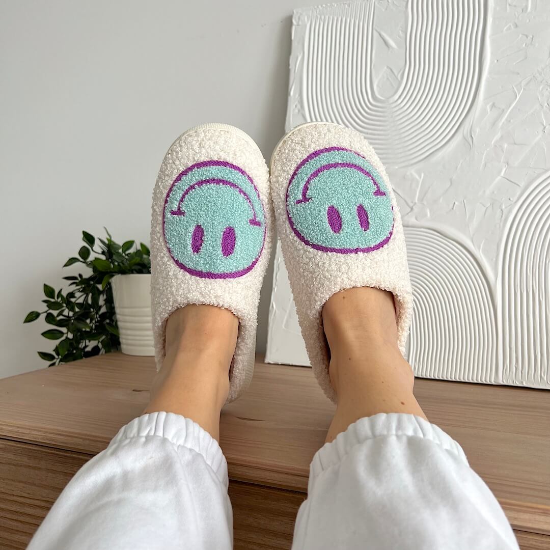 Hausschuhe Plüsch mit Smiley-Motiv -    Zorenza