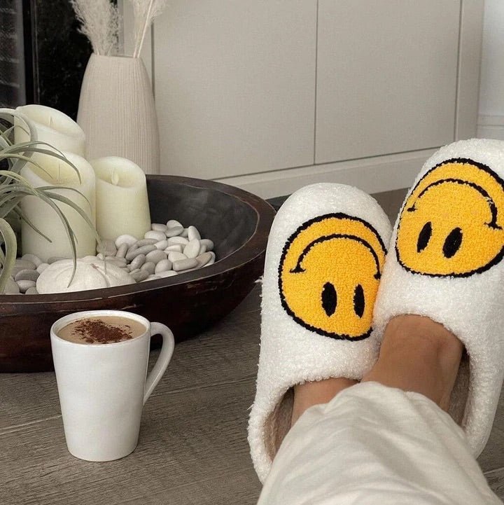 Hausschuhe Plüsch mit Smiley-Motiv -    Zorenza