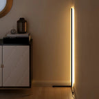 Stimmungsvolles Ecklicht für Ihr Zuhause – Dimmbare LED-Stehlampe mit Fernbedienung -    Zorenza