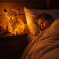 Highland-Kuh Nachtlicht aus Resin – Dekorative Lampe mit warmem Bernsteinlicht Zorenza