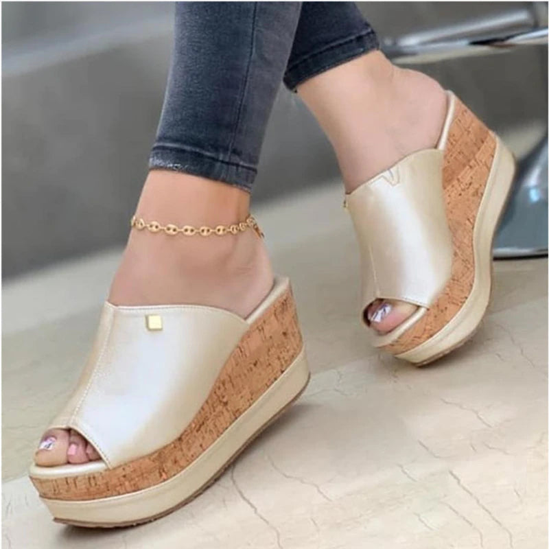 Plateau-Sandalen mit Korkabsatz und Peep-Toe-Design -    Zorenza