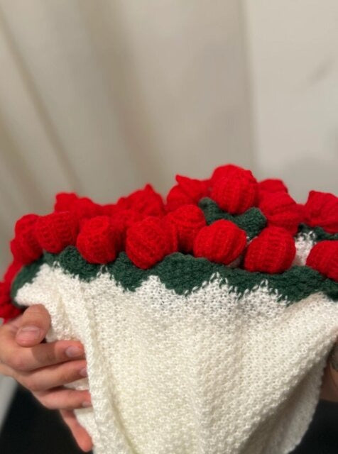 Blumenstrauß-Decke mit gehäkelten Blüten – Handgefertigt -    Zorenza