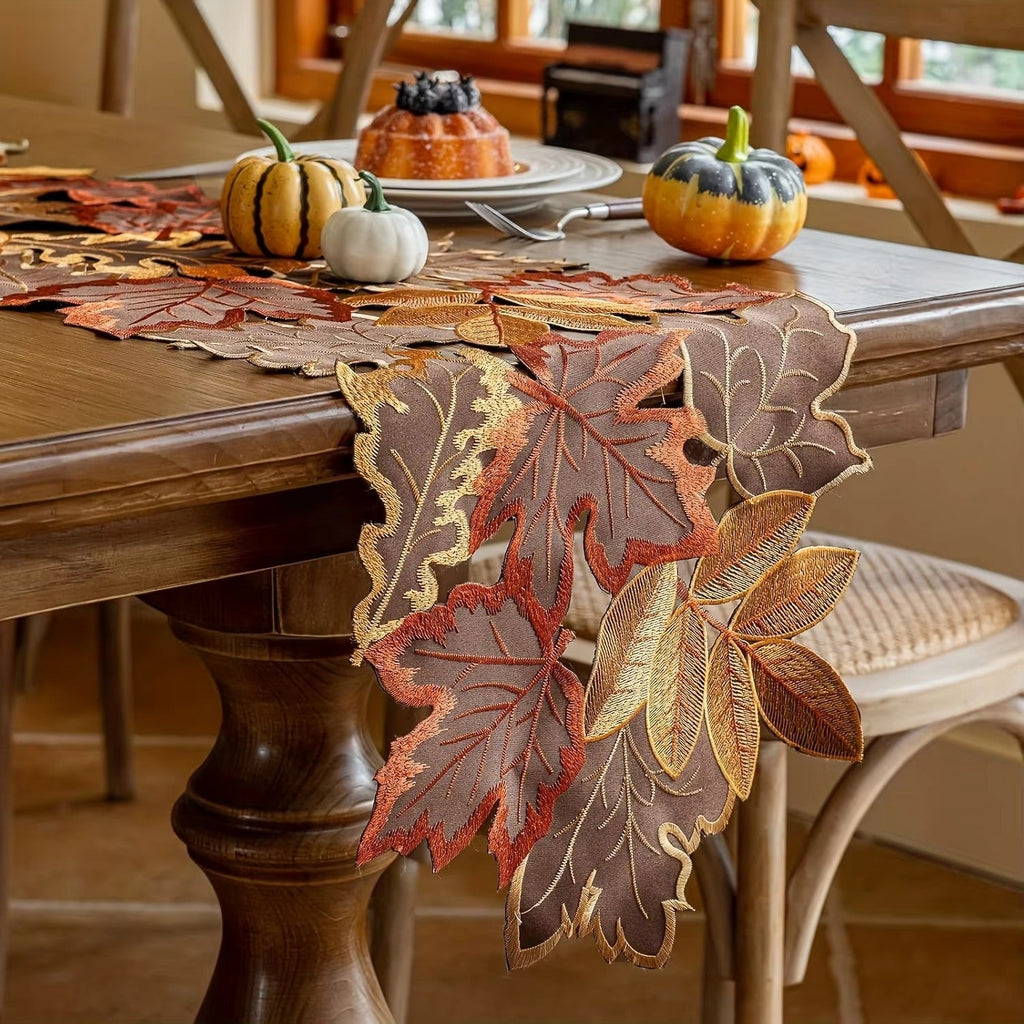 Tischläufer Ahornblatt bestickt – Herbstdeko für Esstisch -    Zorenza