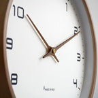 Lautlose Holzwanduhr – Kein Ticken, nur Stille Zorenza