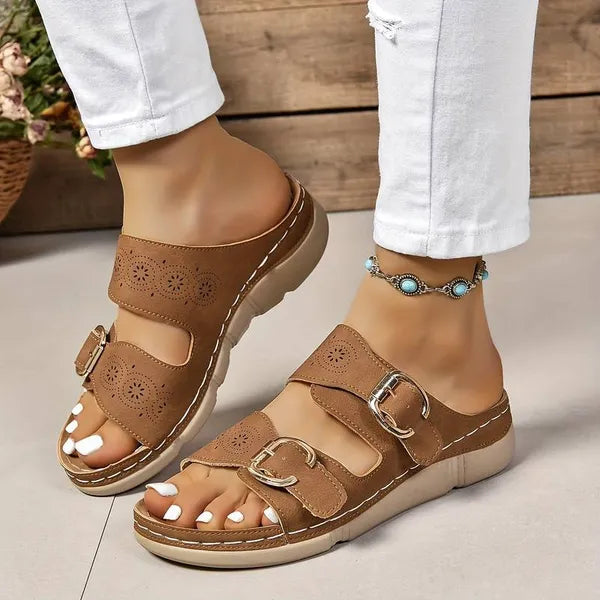 Sandalen mit Keilabsatz und verstellbaren Schnallen -    Zorenza