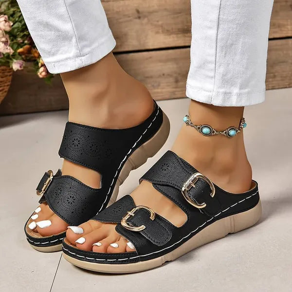 Sandalen mit Keilabsatz und verstellbaren Schnallen -    Zorenza