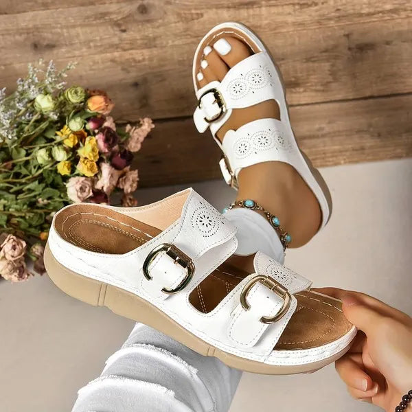 Sandalen mit Keilabsatz und verstellbaren Schnallen -    Zorenza