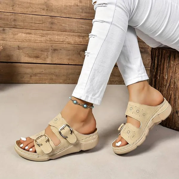 Sandalen mit Keilabsatz und verstellbaren Schnallen -    Zorenza