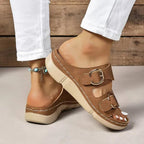 Sandalen mit Keilabsatz und verstellbaren Schnallen -    Zorenza