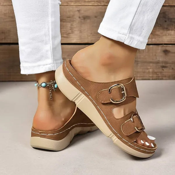 Sandalen mit Keilabsatz und verstellbaren Schnallen -    Zorenza