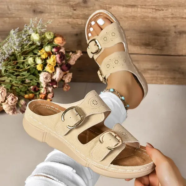 Sandalen mit Keilabsatz und verstellbaren Schnallen -    Zorenza