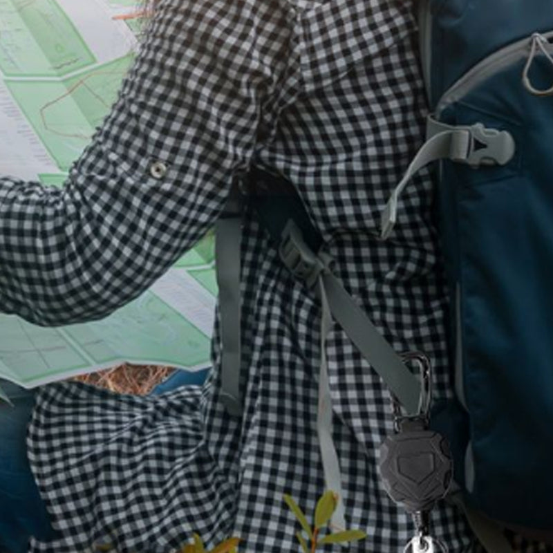 Ausweishalter ausziehbar mit Kartenhalter und Karabinerhaken -    Zorenza